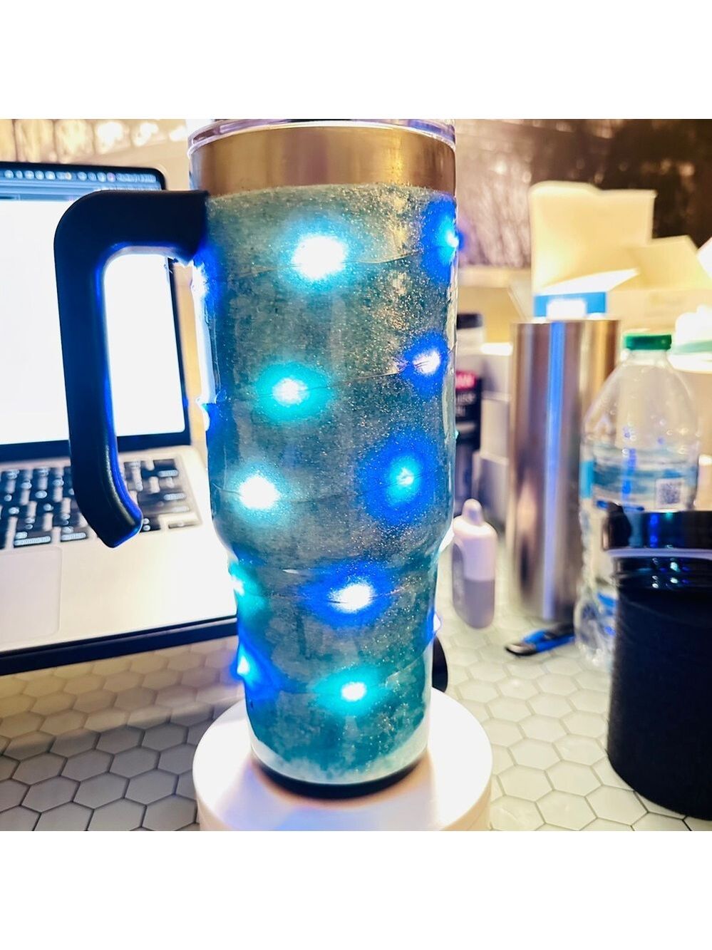 LED Light-Up Epoxy Tumbler with Handle 30 oz - Picture 3 of 4